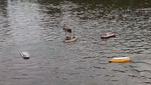 Skupina modelů na vodě img_20180808_185106.jpg