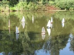 Footyny postávají na klidné hladině 11_footy.jpg