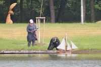 Pavel spouští ALDEBARAN na vodu 10b_anglicky-celni-kutr-aldebaran-na-vode-.jpg