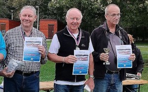 Vítězové F3-E sen - 1. vpravo (třetí chybí) 1415---f3-e-seniori---ctvrty-vlevo---prvni-vpravo--.jpg